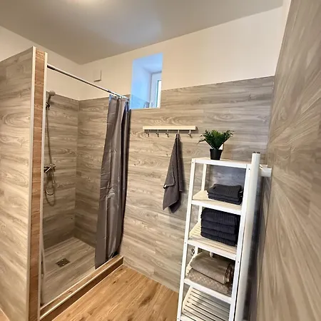 Marta Vendeghaz Apartmán